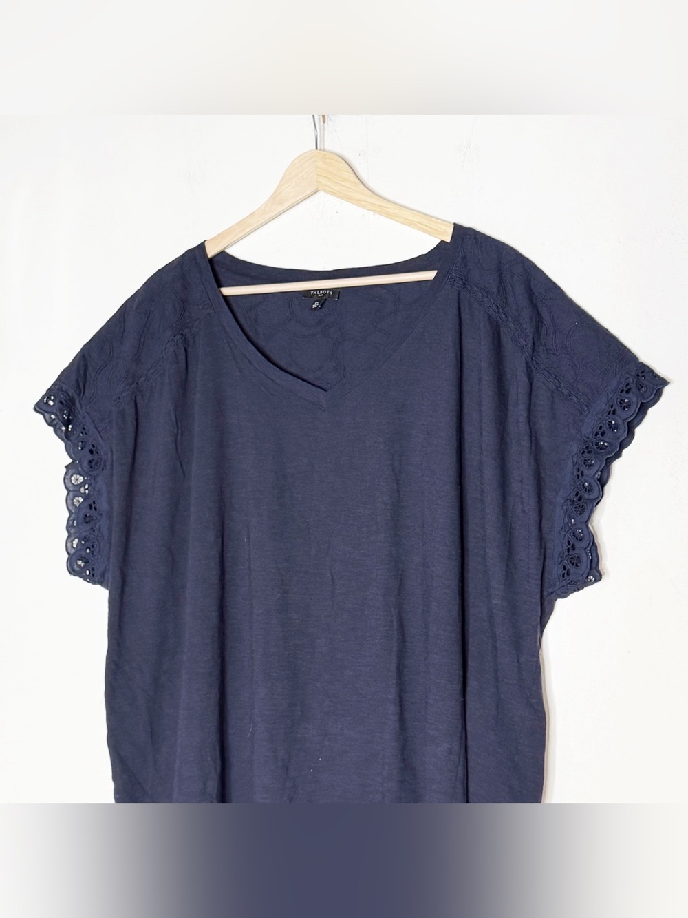Talbots Set of 2 Embroidered Lace Detail V Neck Boxy Tee Shirt 3X White Navy - Picture 6 of 14